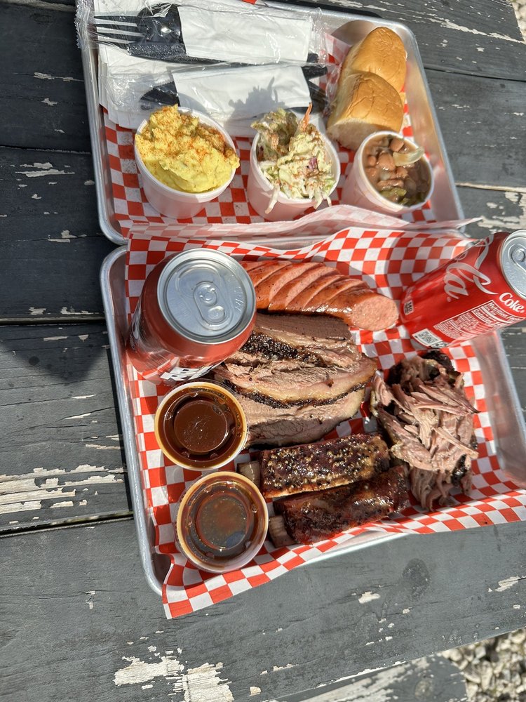 Redwine's BBQ Eats & Sweets Logo