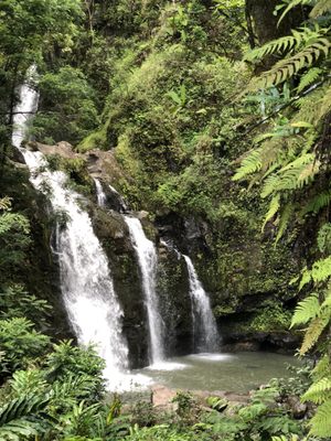 Upper Waikani Falls by null