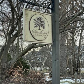 SevenOaks - Modest signage off of S. Wells Street. - Bed & Breakfast Near Me - Lake Geneva, Wisconsin