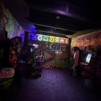 Hijinx Hotel - Eatertainment Near Me - Irvine, California Hijinx Hotel - Eatertainment Near Me - Irvine, California