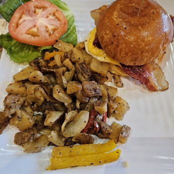 MaryLou's - Had to put the tomato and lettuce to the side after asking for none. - Tacos Near Me - Fort Washington, Maryland