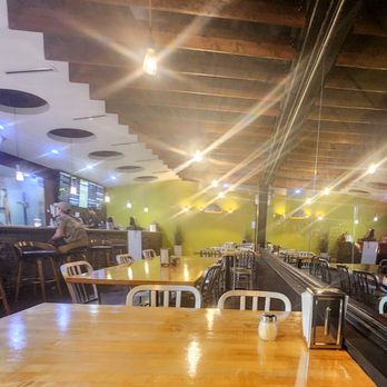 Piggie Pies Pizza - Restaurant inside - Pizza Near Me - Dallas, Texas