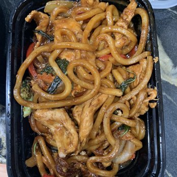 Smack Noodle - Udon noodles (basil) with Chicken - Ramen Near Me - Maynard, Massachusetts