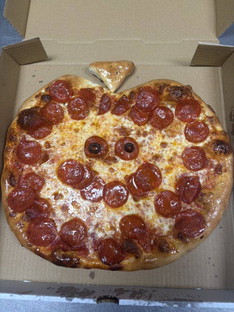Milano’s Pizza Logo