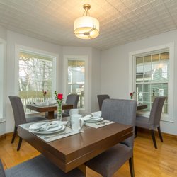 Craigleith Manor Bed & Breakfast - Dining room - each guest room has a table for 2.