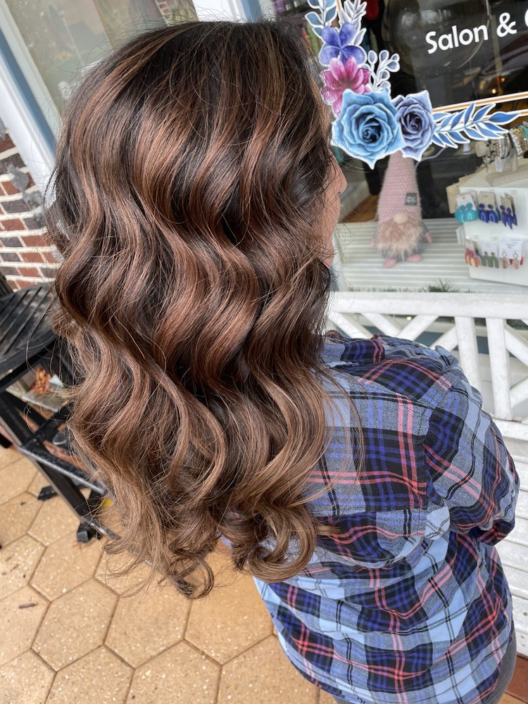 SOUTHERN CHARM SALON Updated September 2024 327 Middle St, New Bern