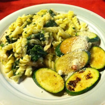 Cyndi's Snowline Lodge - Chicken florentine made on the spot! :) - Hotels Near Me - Dunlap, California
