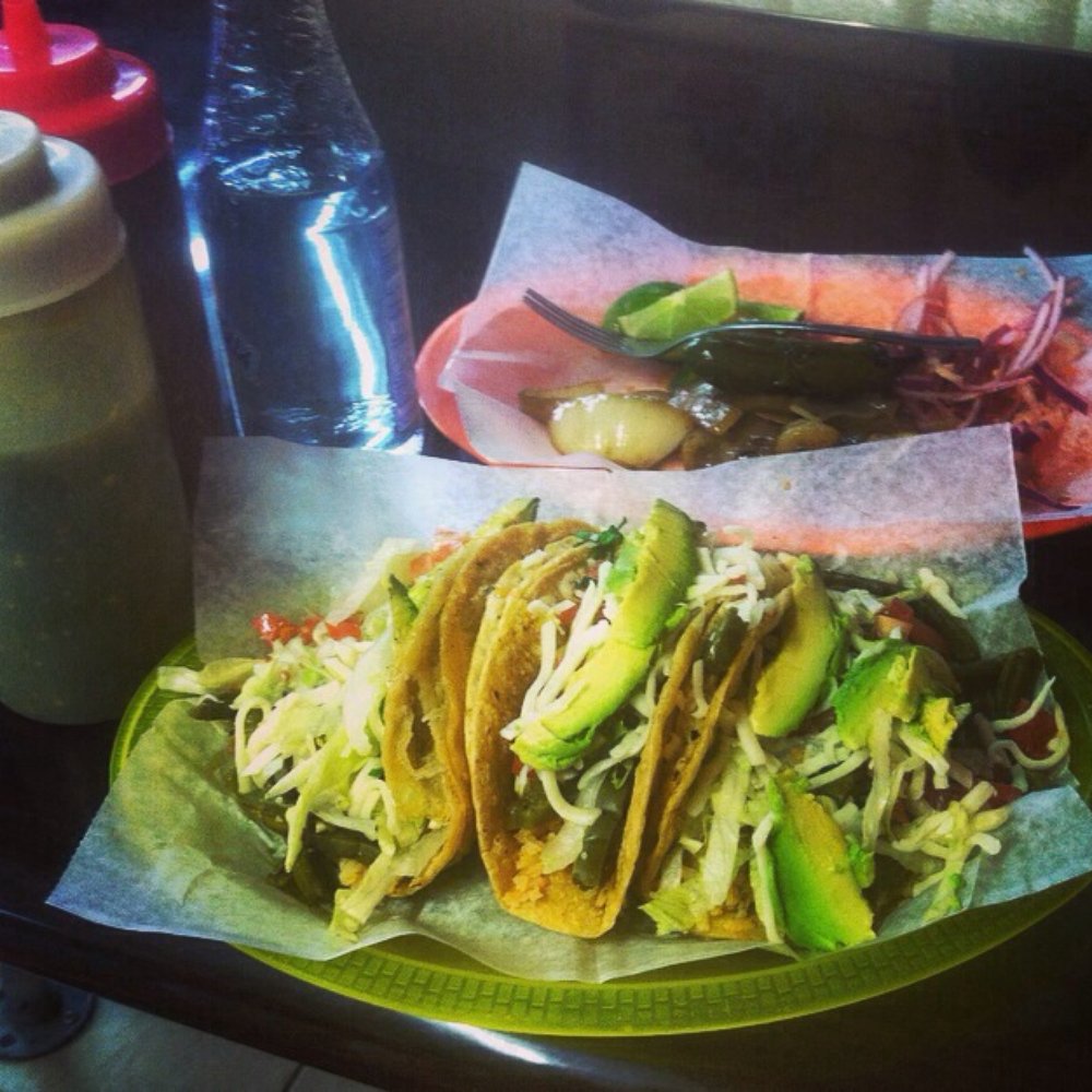 Tacos El Cuñado - You know the drill: tacos vegetariano y agua mineral (+a grilled jalapeno and onion plate!) - Mexican Near Me - Grand Rapids, Michigan