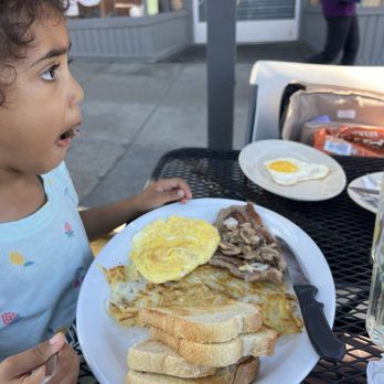 Art's Cafe - Steak and egg - Diners Near Me - San Francisco, California