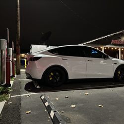 Tesla Supercharger - Creswell - Located near TJ's Family Restaurant and Sports Bar