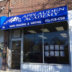 Applauden Academy - Center entrance