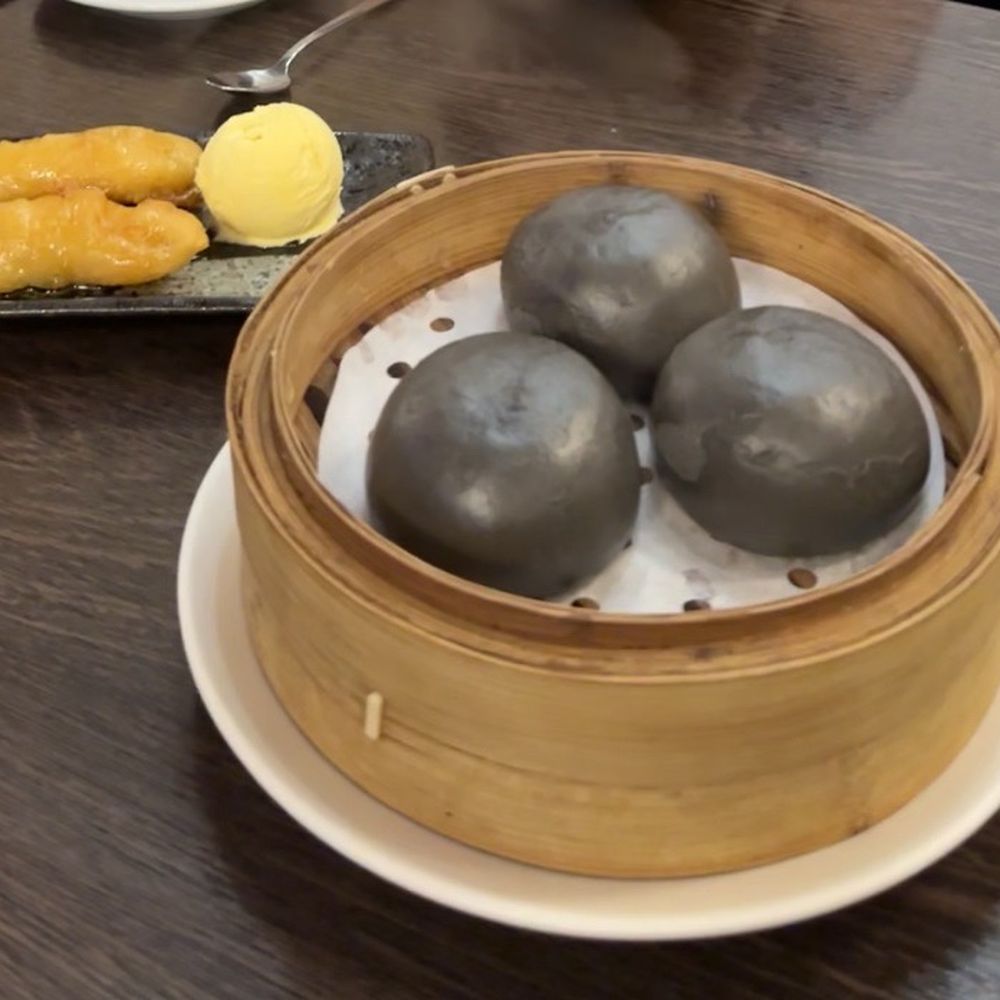 Ma La - Fried Banana with vanilla ice cream, Salted Egg Custard buns - Dim Sum Near Me - London, XGL Ma La - Fried Banana with vanilla ice cream, Salted Egg Custard buns - Dim Sum Near Me - London, XGL