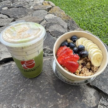 Honolua Store - Acai bowl and banana matcha latte - Coffee & Tea Near Me - Lahaina, Hawaii