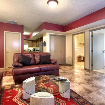 Bella Vista Bed and Breakfast - Front Room: Games, Netflix, visiting with fellow guests. - Bed & Breakfast Near Me - Meridian, Idaho Bella Vista Bed and Breakfast - Front Room: Games, Netflix, visiting with fellow guests. - Bed & Breakfast Near Me - Meridian, Idaho