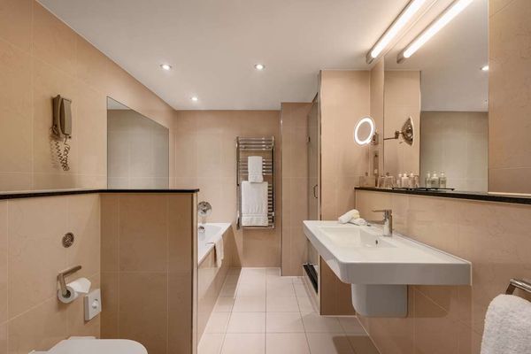 Royal Garden Hotel by null