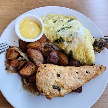 Barefoot Cafe - Pesto omelette with scone and lemon curd - Bars Near Me - Fairfax, California