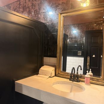 Alamo Club - New American Near Me - Dallas, Texas