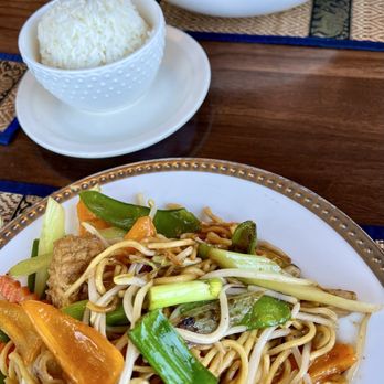 NaPha Thai Kitchen - Pad Lo-Mein Noodles - Thai Near Me - Middletown, Rhode Island