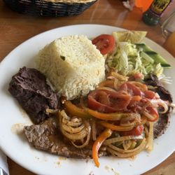 Pupuseria & Comida Salvadorena - Bistec encebollado