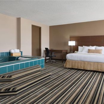 Days Inn - Guest room - Hotels Near Me - Dalhousie, New Brunswick
