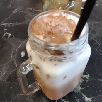 Bee's Pastry Café - Chai tea latte - Patisserie/Cake Shop Near Me - El Paso, Texas