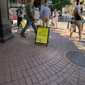 Lee's Donuts - Donuts this way! - Donuts Near Me - Vancouver, British Columbia
