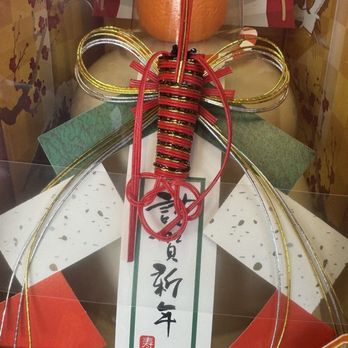 Mitsuwa Marketplace - A beautiful gift with an orange shaped top - International Grocery Near Me - Northridge, California
