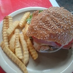 Bronto Burgers - Krusty Burguer Hawaiana con papas