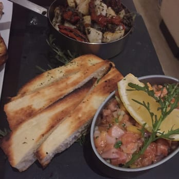 La Cave Saint Jérôme - Salmon tartare - Wine Bars Near Me - Toulouse, 31