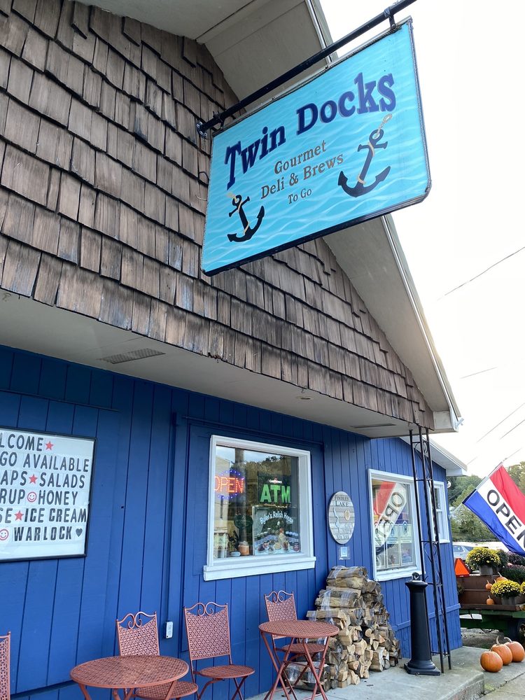 Twin Docks Gourmet Food & Deli Logo