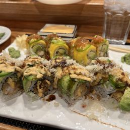 I had the golden roll and manhattan roll with added jalapeños. So far these are my two favorites! I had the golden roll and manhattan roll with added jalapeños. So far these are my two favorites!