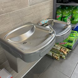 7-Eleven - Functioning drinking fountains, a rarity