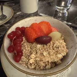 Blarney Castle Hotel - Restaurant - Morning granola parfait