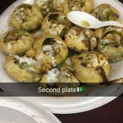 Chahat Vidéo & Variété - Pani puri we had to order second plate because its so yum