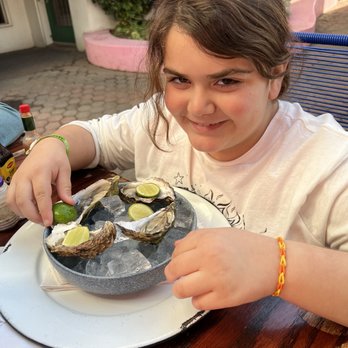 La Guerrerense - Woogie about to chow down. Poor oysters - Food Stands Near Me - Ensenada, BCN