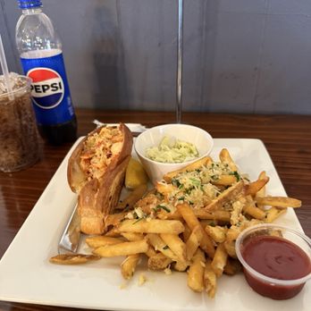 Pier 402 - Phenomenal lobster rolls and garlic fries - Seafood Near Me - San Jose, California
