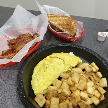 Mustang Charlie's Diner - Spinach, mushroom, feta omelette, bacon, home fries & toast. - Diners Near Me - Apex, North Carolina