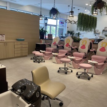 Qq Nail Lounge - Nail Salons Near Me - Knoxville, Tennessee