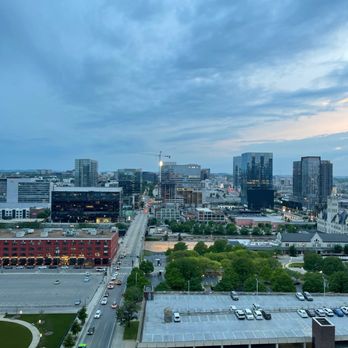 Harriet's Rooftop - View - Cocktail Bars Near Me - Nashville, Tennessee