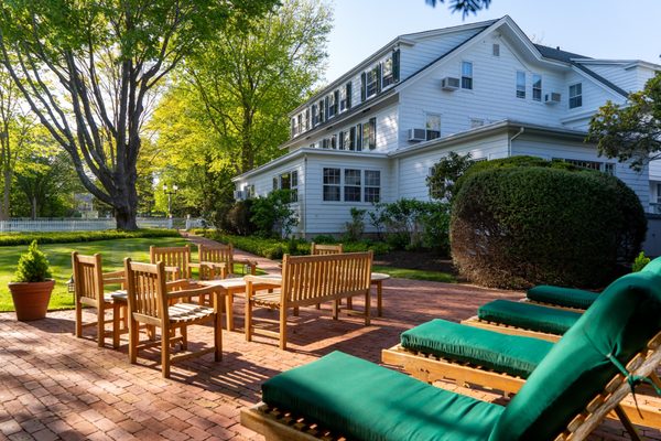 Huntting Inn by null