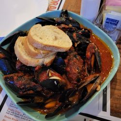 Draft's Bar & Grill - Muscles marina