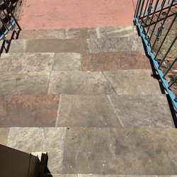 Ramirez Pressure Washing - Dirty stairs