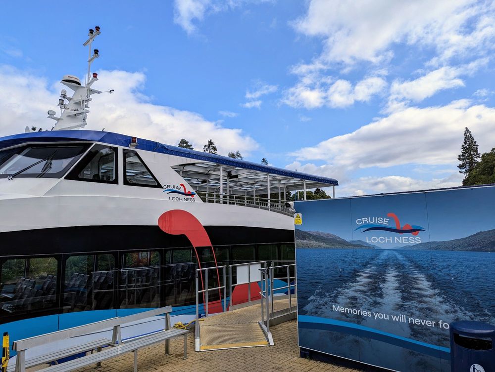 Cruise Loch Ness