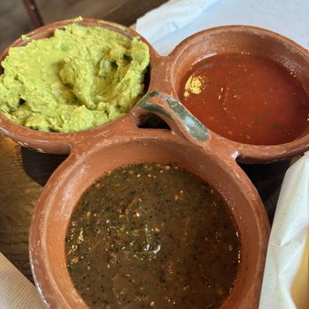Lunas Bar and Grill - Guacamole - Mexican Near Me - San Gabriel, California