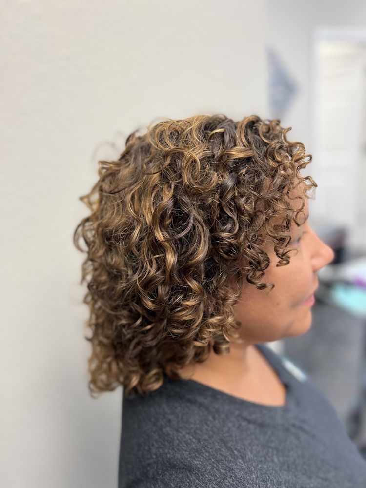 Tangled Hair Salon and Spa Image