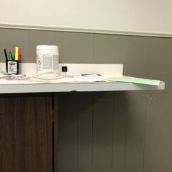 Great Expressions Dental Centers Pontiac - Outdated and beat up walls and counters