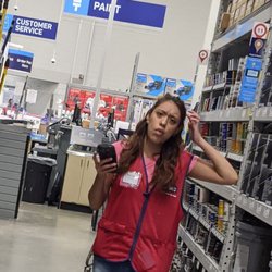 Lowe's Home Improvement - Employee with no mask