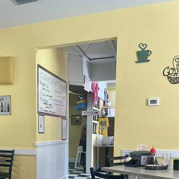 Duck's Diner - Diners Near Me - Orange Beach, Alabama