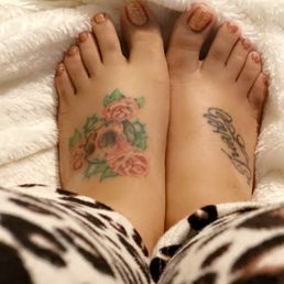 Standard pedicure. Burst of gold gel color with gold glitter. Standard pedicure. Burst of gold gel color with gold glitter.