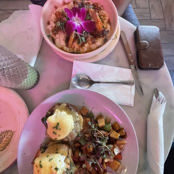 Kixi Cafe - Fried chicken benny + shrimp and grits - Breakfast & Brunch Near Me - Boca Raton, Florida